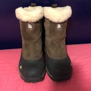 Women’s size 8 North Face winter boots